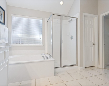 6119 Laurel Crest Lane - Photo Thumbnail 12