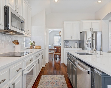 6119 Laurel Crest Lane - Photo Thumbnail 7