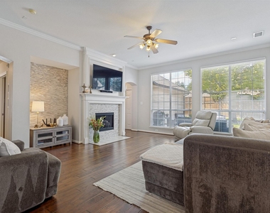 6119 Laurel Crest Lane - Photo Thumbnail 4