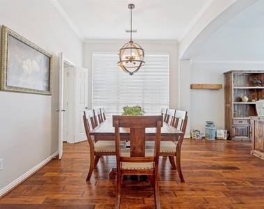6119 Laurel Crest Lane - Photo Thumbnail 3