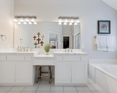 6119 Laurel Crest Lane - Photo Thumbnail 11