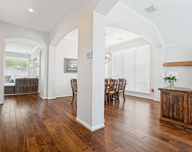 6119 Laurel Crest Lane - Photo Thumbnail 2
