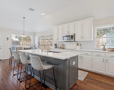 6119 Laurel Crest Lane - Photo Thumbnail 23