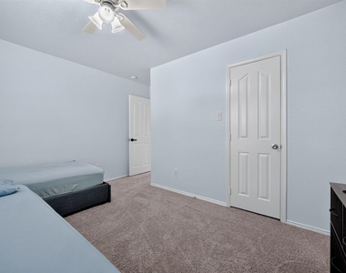 10424 Rising Knoll Lane - Photo Thumbnail 15