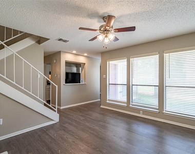 808 Treadwell Court - Photo Thumbnail 5