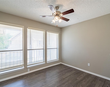 808 Treadwell Court - Photo Thumbnail 15