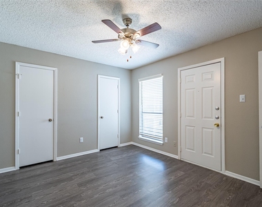 808 Treadwell Court - Photo Thumbnail 23