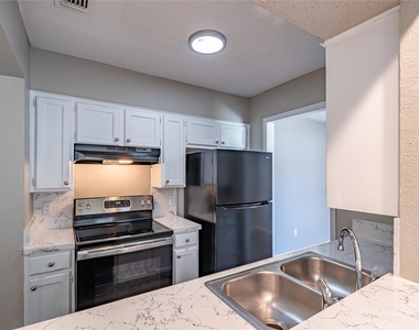 808 Treadwell Court - Photo Thumbnail 12