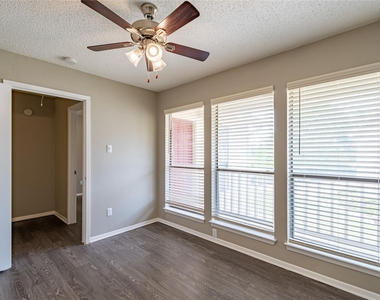 808 Treadwell Court - Photo Thumbnail 16