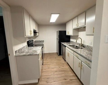 1505 W Pearl Street - Photo Thumbnail 3