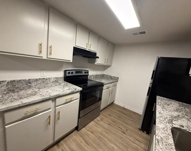 1505 W Pearl Street - Photo Thumbnail 2