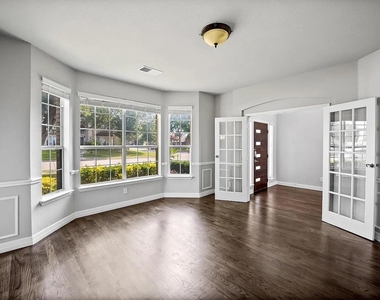 1056 E Seminole Trail - Photo Thumbnail 13