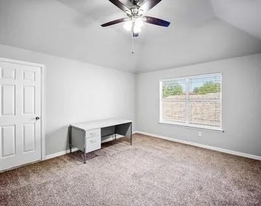 1056 E Seminole Trail - Photo Thumbnail 17