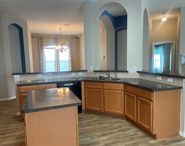 302 Crabapple Drive - Photo Thumbnail 6