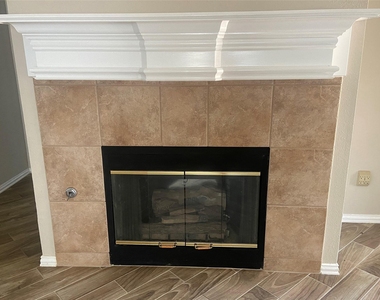 302 Crabapple Drive - Photo Thumbnail 9