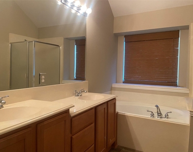 302 Crabapple Drive - Photo Thumbnail 13