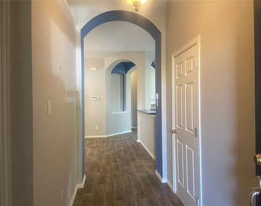 302 Crabapple Drive - Photo Thumbnail 3