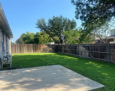 302 Crabapple Drive - Photo Thumbnail 21