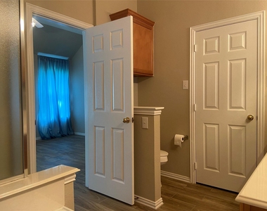 302 Crabapple Drive - Photo Thumbnail 16