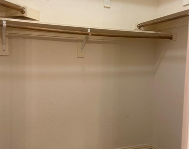 302 Crabapple Drive - Photo Thumbnail 15