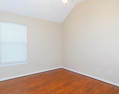 2661 Lake Ridge Drive - Photo Thumbnail 18