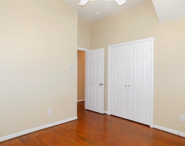 2661 Lake Ridge Drive - Photo Thumbnail 16