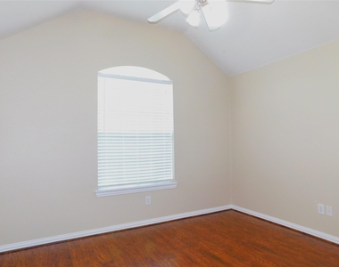 2661 Lake Ridge Drive - Photo Thumbnail 15