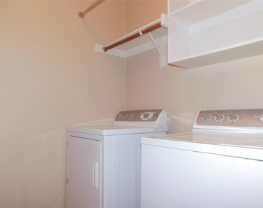 2661 Lake Ridge Drive - Photo Thumbnail 11