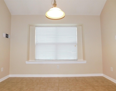 2661 Lake Ridge Drive - Photo Thumbnail 10