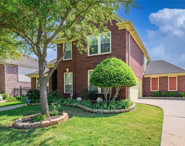 712 Twin Valley Drive - Photo Thumbnail 2