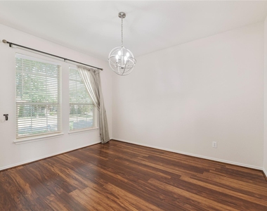 712 Twin Valley Drive - Photo Thumbnail 15