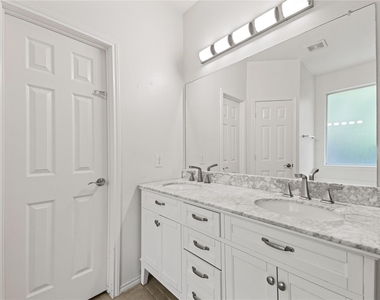 712 Twin Valley Drive - Photo Thumbnail 14
