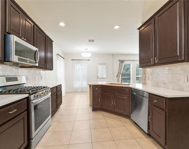 712 Twin Valley Drive - Photo Thumbnail 6