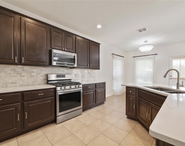712 Twin Valley Drive - Photo Thumbnail 8