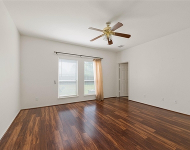 712 Twin Valley Drive - Photo Thumbnail 16