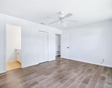 8400 Willow Creek Drive - Photo Thumbnail 12