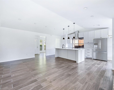 8400 Willow Creek Drive - Photo Thumbnail 4