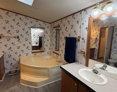 122 Private Road 198 - Photo Thumbnail 16