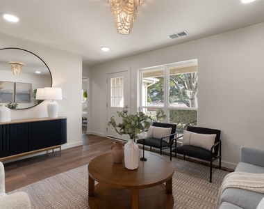 613 E Tyler Street - Photo Thumbnail 4