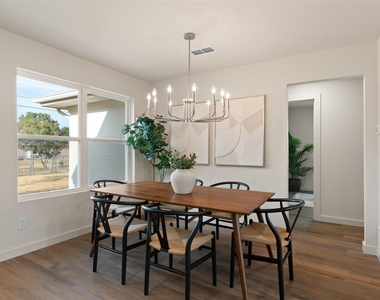 613 E Tyler Street - Photo Thumbnail 6