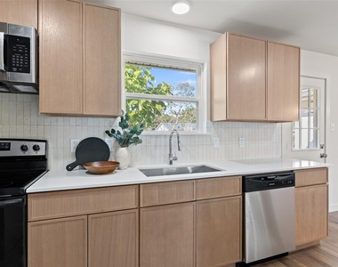 613 E Tyler Street - Photo Thumbnail 10