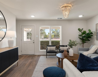 613 E Tyler Street - Photo Thumbnail 3