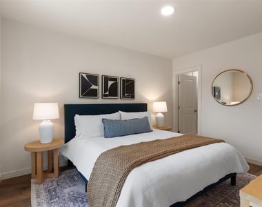 613 E Tyler Street - Photo Thumbnail 11