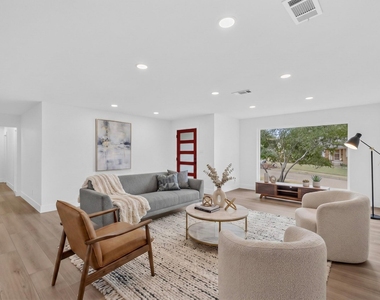 2330 Cody Drive - Photo Thumbnail 10