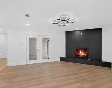 2330 Cody Drive - Photo Thumbnail 8