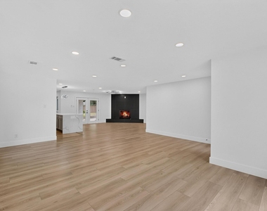 2330 Cody Drive - Photo Thumbnail 9