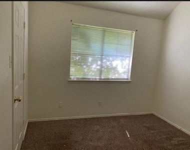 121 Canterbury Street - Photo Thumbnail 16