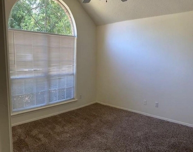 121 Canterbury Street - Photo Thumbnail 13