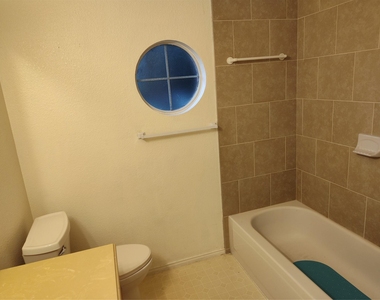 121 Canterbury Street - Photo Thumbnail 15