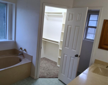 121 Canterbury Street - Photo Thumbnail 11